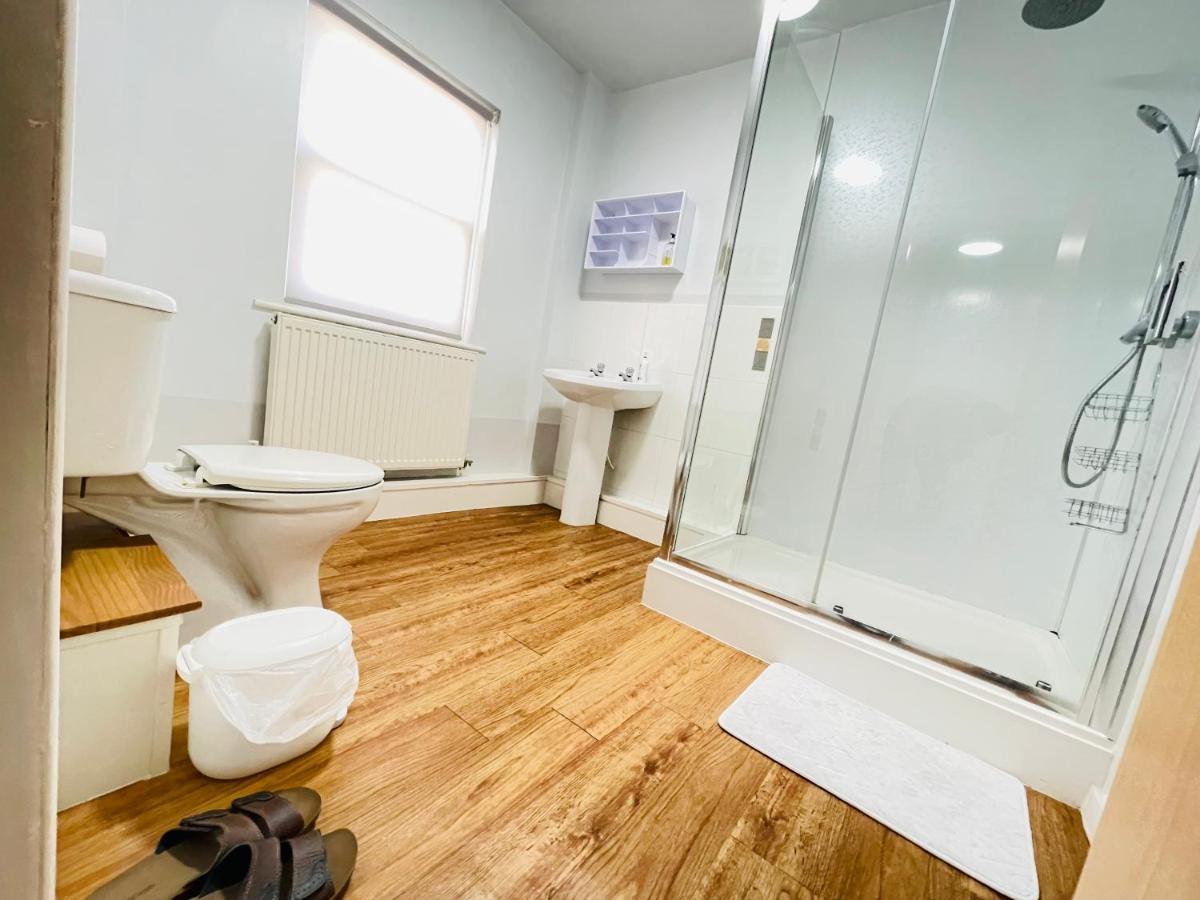 En-Suite For Family,Couple And Females Lancaster Ngoại thất bức ảnh